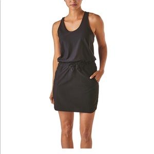 Patagonia fleetwith black dress